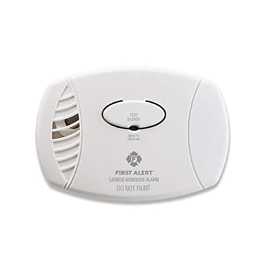 First Alert Carbon Monoxide Detector, Plug-In Alarm with Battery Backup, CO606, White, 1-Pack