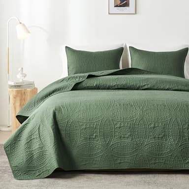 akkialla King Quilt Bedding Set,Olive Green Ultrasonic King/Cal King Quilt Set,Lightweight Soft Bedspread Coverlet,Modern Style Coin Pattern Bed Cover for All Seasons,3 Piece(1 Quilt,2 Pillow Shams)